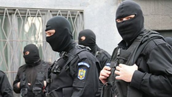 SCANDAL aplanat de MASCAŢI la Petea