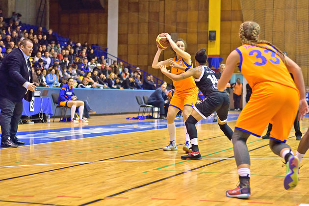 Andrea Olah câștigă duelul sătmărencelor cu Flavia Ferenczi