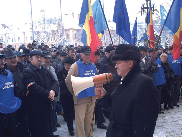 Aproximativ 1.500 de militari în rezervă au pichetat Guvernul nemulţumiţi de calculul pensiilor