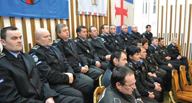 Criză de personal în administraţia publică