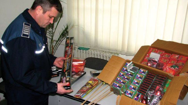 Sătmărean, REȚINUT înainte de REVELION pentru comercializare ILEGALĂ de PETARDE