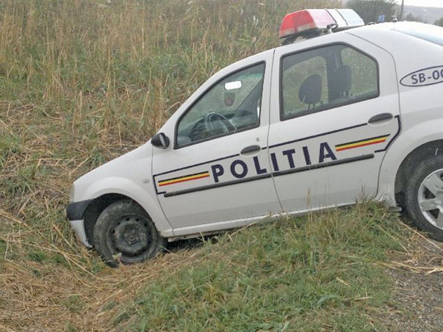 Poliţiştii, încurajaţi să şomeze