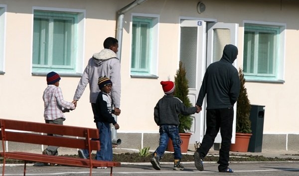 CENTRU pentru primirea IMIGRANŢILOR la Mădăras. Localnicii AMENINŢĂ cu VIOLENŢE