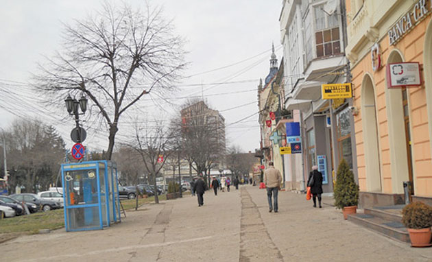 Limba română va avea o statuie în Piaţa Libertăţii