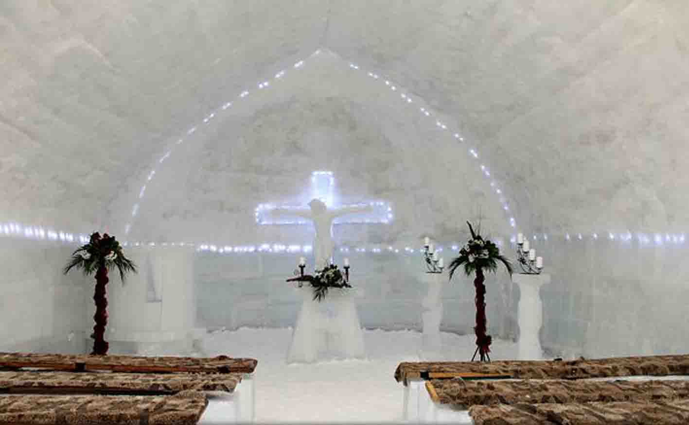 Binecuvântare pentru singura biserică de gheaţă din România