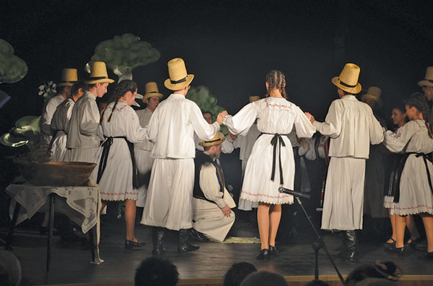 Spectacol de Dragobete la Centrul Cultural din Carei