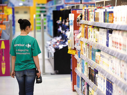 Carrefour majorează salariile angajaţilor cu peste 16%