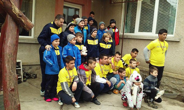 Juniorii de la Olimpia, alături de copiii de la Casa Theodora