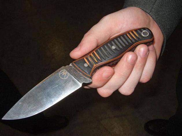 A băut şi şi-a înfipt  un cuţit în piept