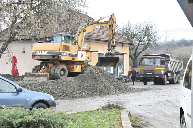 Se modernizează drumul de la Băsăul de Sus  spre judeţul Maramureş