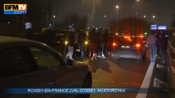 Accesul spre aeroportul Charles de Gaulle din Paris, blocat din cauza protestelor taximetriştilor - VIDEO