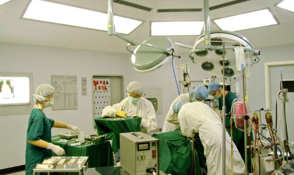 Premieră medicală în România: Un pacient, salvat prin nanotehnologie