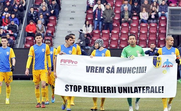 Schimbaţi legile din fotbal!