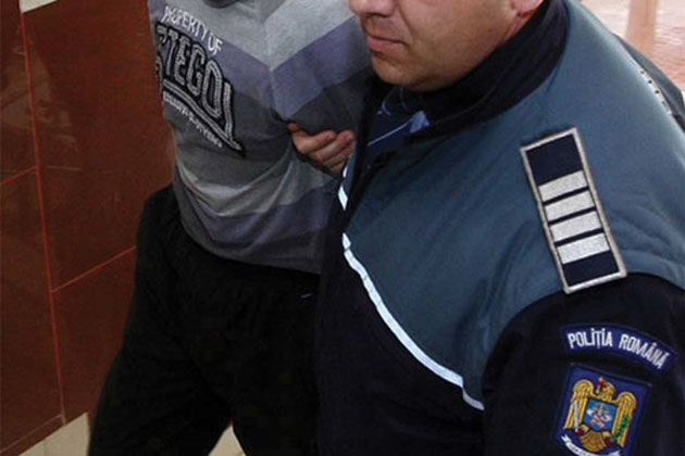 Tâlharul casierei de la CBA rămâne în arest