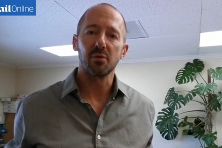 Acest bărbat a băut timp de o lună 10 doze de cola zilnic. Ce a constatat la sfârşitul experimentului