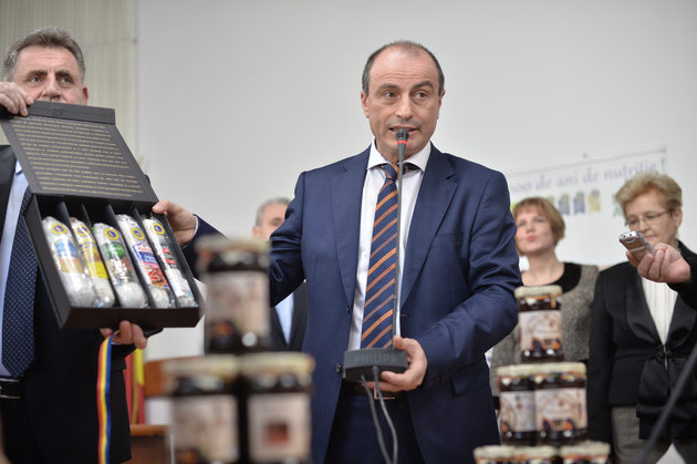 Ministrul Agriculturii: „În România salamul se spală cu oţet şi se pune iar în vânzare. România este o piaţă de mâna a zecea în care se aduc produse din străinătate cu termene expirate“