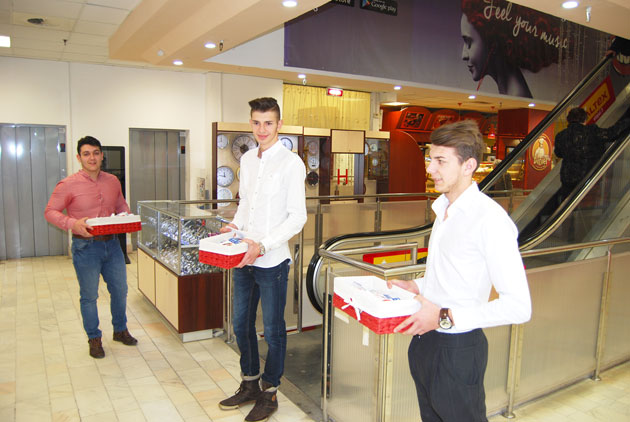 Lăudabil şi admirativ