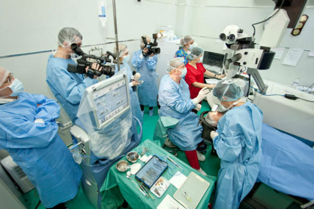 Operaţii cu ultrasunete pentru cataractă la Satu Mare