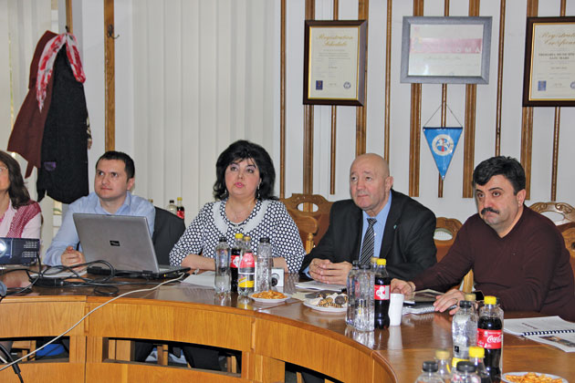 Personal puțin, cazuri sociale multe