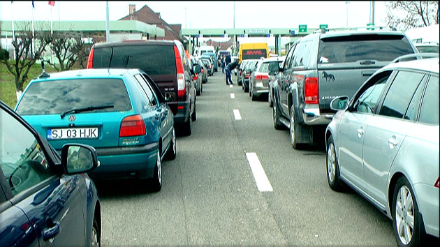 Din nou aglomeraţie la Vama Petea