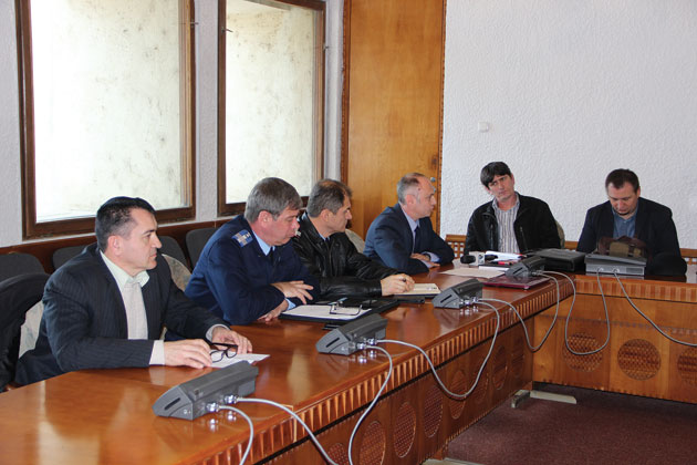 Autorităţile promit că nu mai aduc migranţi în judeţ