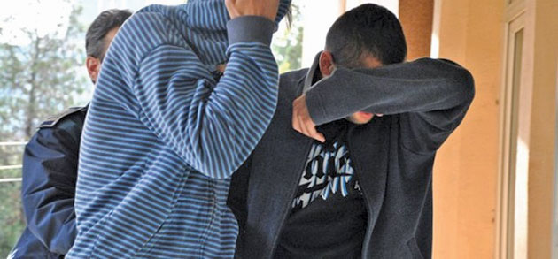 Bănuiţi de furt,  identificaţi de poliţişti