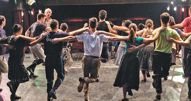 Ansamblul de Dansuri „Háromszék” ajunge  la Carei