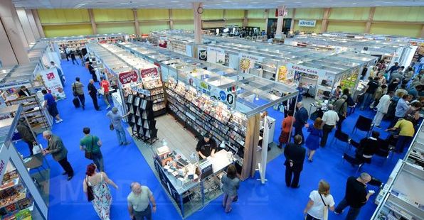 TOPUL celor mai furate cărţi din librării în anul 2015