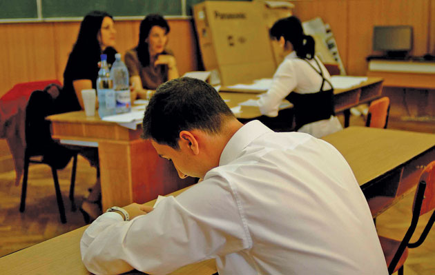 Meditaţiile, arma secretă a elevilor cu dare de mână