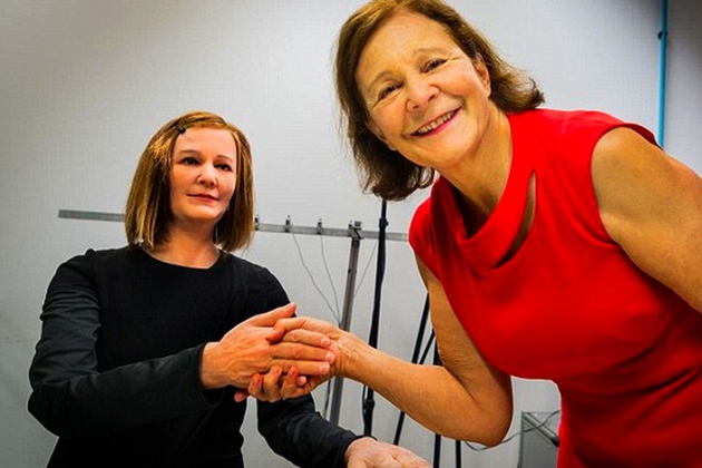 Revoluţie în industria robotică. A fost inventat robotul umanoid setat pentru a îngriji: vorbeşte şi are memorie