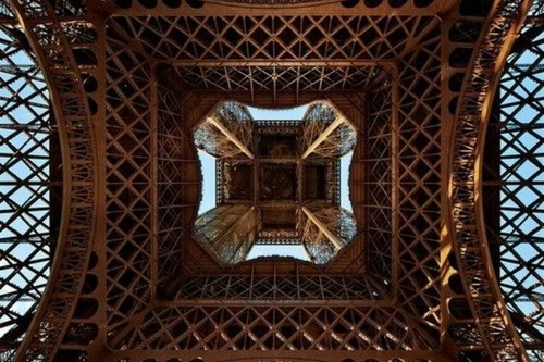 Cel mai vizitat monument din lume împlineşte 127 de ani. Povestea sa fascinantă şi legătura cu România