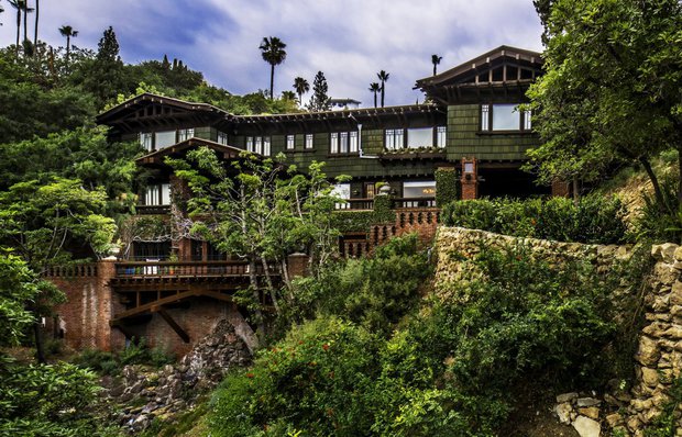 Şi-a petrecut peste 20 de ani din viaţă restaurând această casă. Vezi cum arată şi cât cere pe ea - GALERIE FOTO