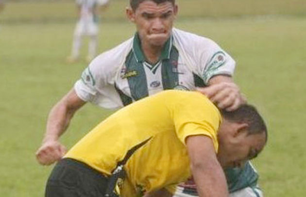 Arbitru bagat in spital la un meci de Liga a 5-a