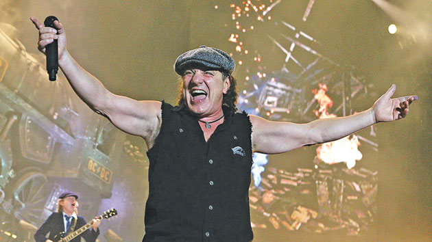 Solistul trupei AC/DC, “distrus” că trebuie să părăsească scena
