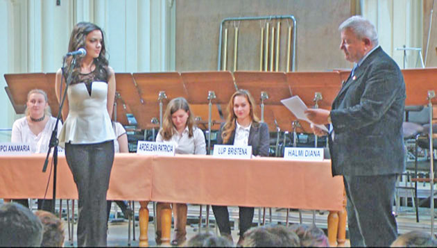 Deşteaptă, frumoasă şi devreme acasă