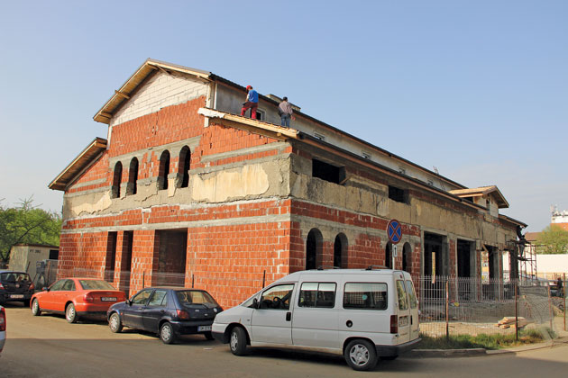 Ruine metamorfozate în biserici