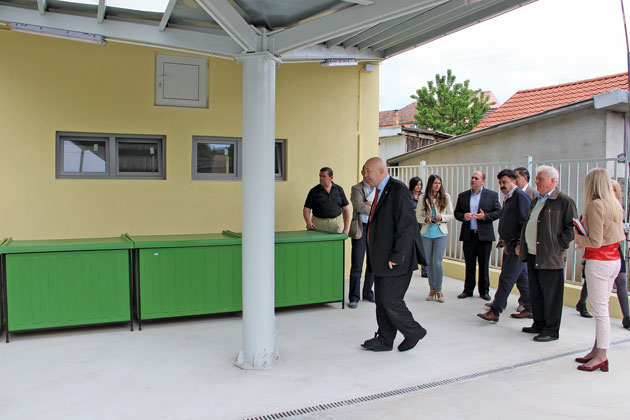 Primăria a inaugurat piața din Carpați I