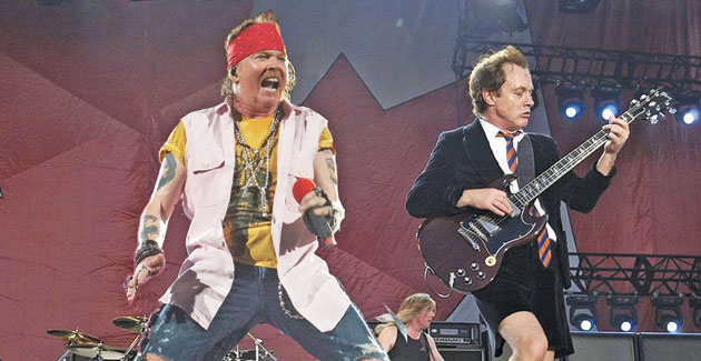 Axl Rose este noul solist al trupei AC/DC