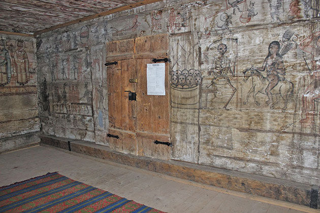 biserica-din-corund1