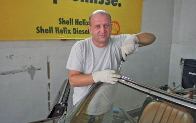 Adalbert  Prinzinger este singurul specialist din Transilvania care restaurează maşini de epocă