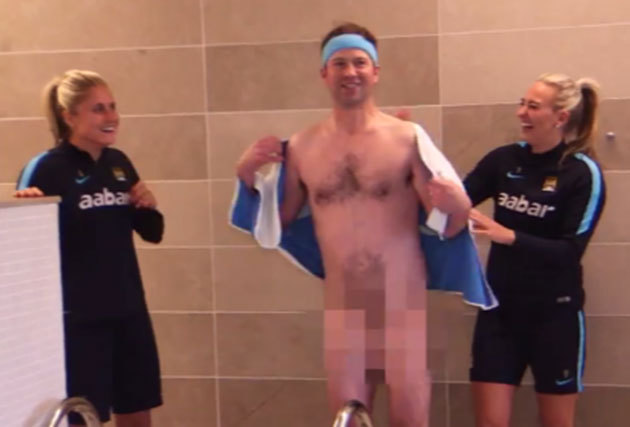 VIDEO | Un comic american a fost pus de jucătoarele de la Manchester City să intre în baia de gheaţă