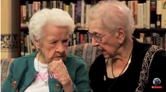 Două bunicuţe de 100 de ani au fost întrebate ce e selfie-ul. Cum au reacţionat