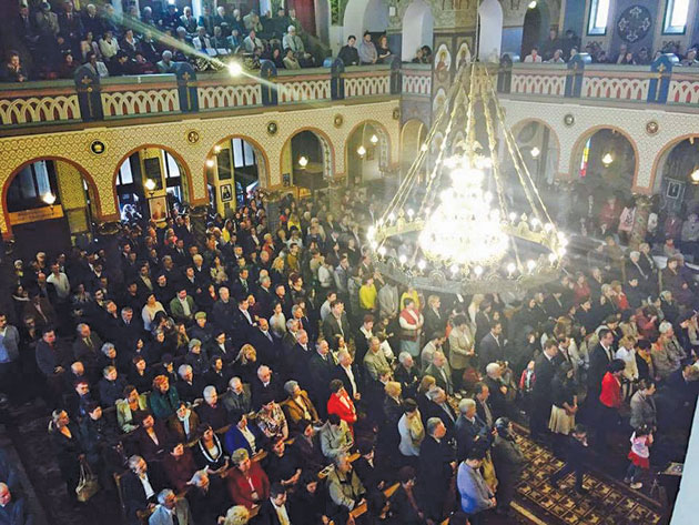 Biserici pline de Florii