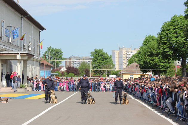 Veselie la Jandarmerie!