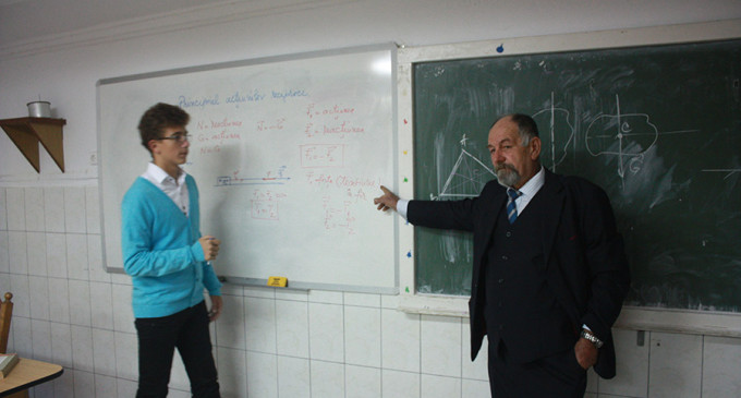 Profesorii ar putea beneficia de “protecţie”