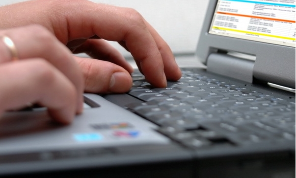 Un studiu recent dezvăluie ce ar face un om pentru a rămâne online