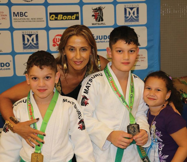 “Iron Woman” de Satu Mare antrenează tinerele talente din judoul american