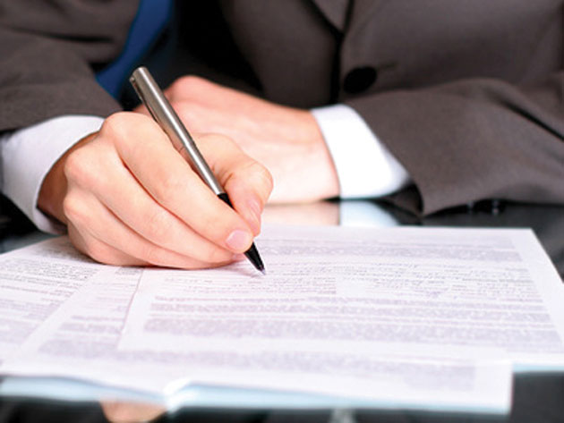 Consiliul Concurenţei doreşte eliminarea tarifelor minime pentru avocaţi