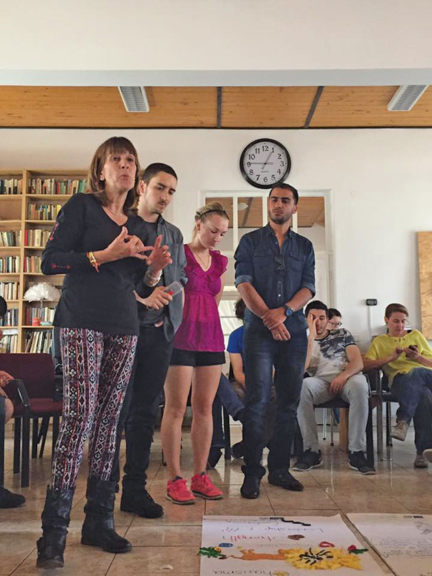 Tinerii activi pot contribui la schimbare