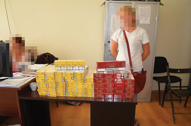 Contrabandiștii se folosesc de femei